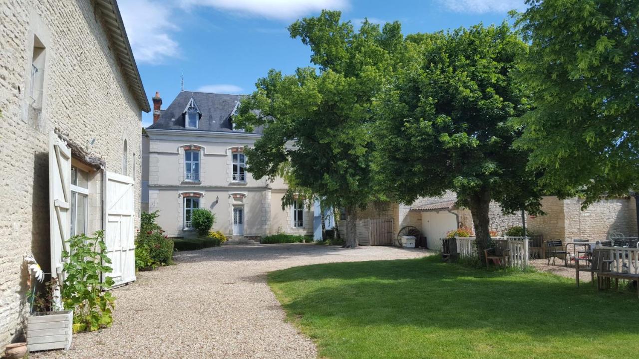 La Roseraie Neuville-du-Poitou Exterior photo