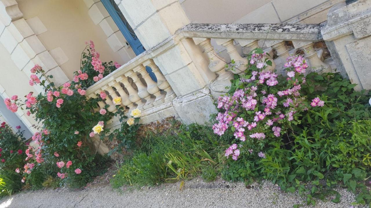La Roseraie Neuville-du-Poitou Exterior photo