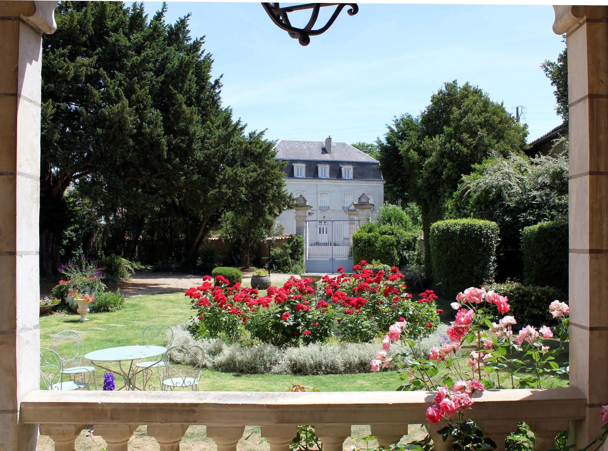 La Roseraie Neuville-du-Poitou Exterior photo